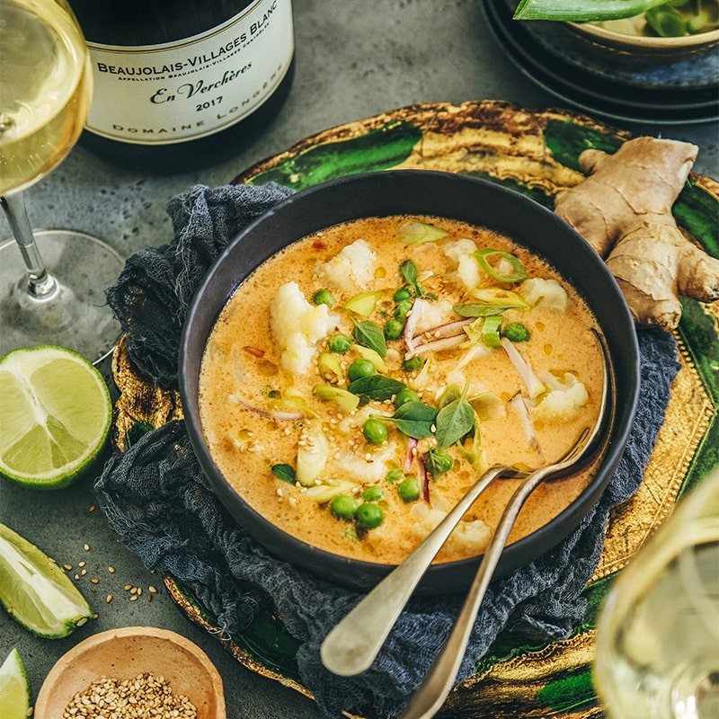 Curry de chou-fleur et Beaujolais Villages blanc, onctuosité et gourmandise dans cet accord de vins du Beaujolais avec des plats asiatiques