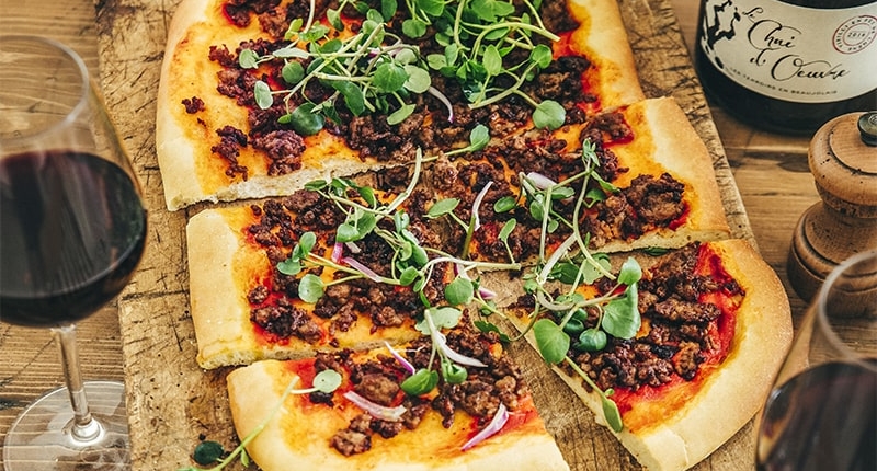 Spicy lamb pizza