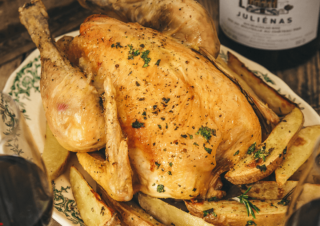 Poulet rôti, pommes de terre croustillantes à la gremolata