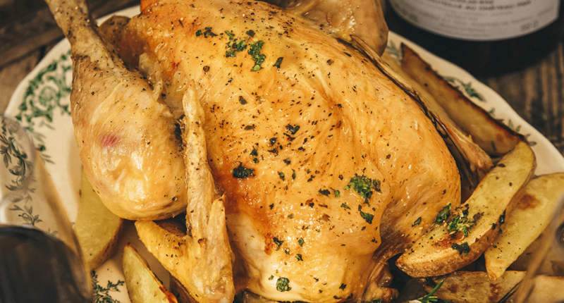 Poulet rôti, pommes de terre croustillantes à la gremolata