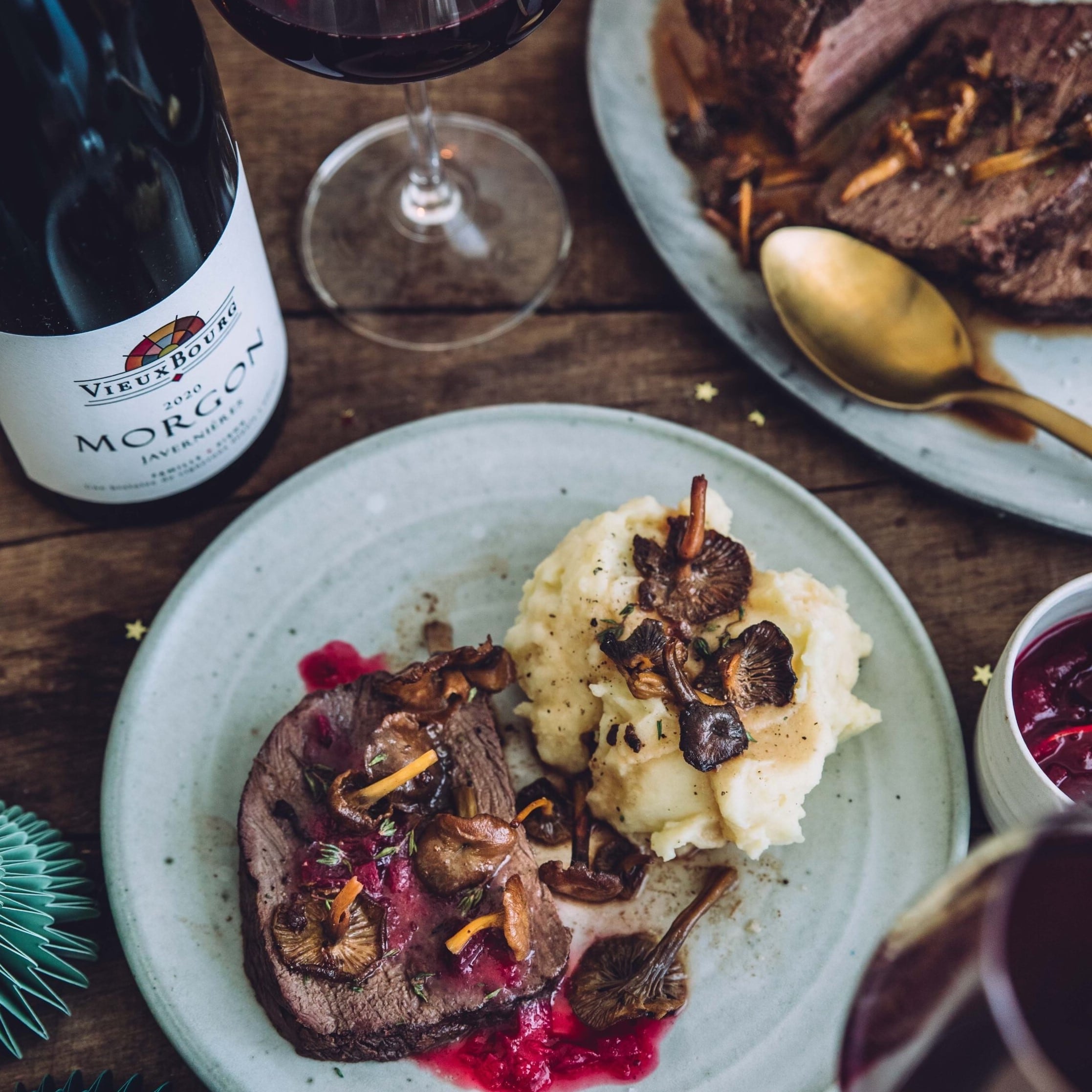Roasted venison with chanterelle mushrooms, mashed potatoes and cranberry sauce