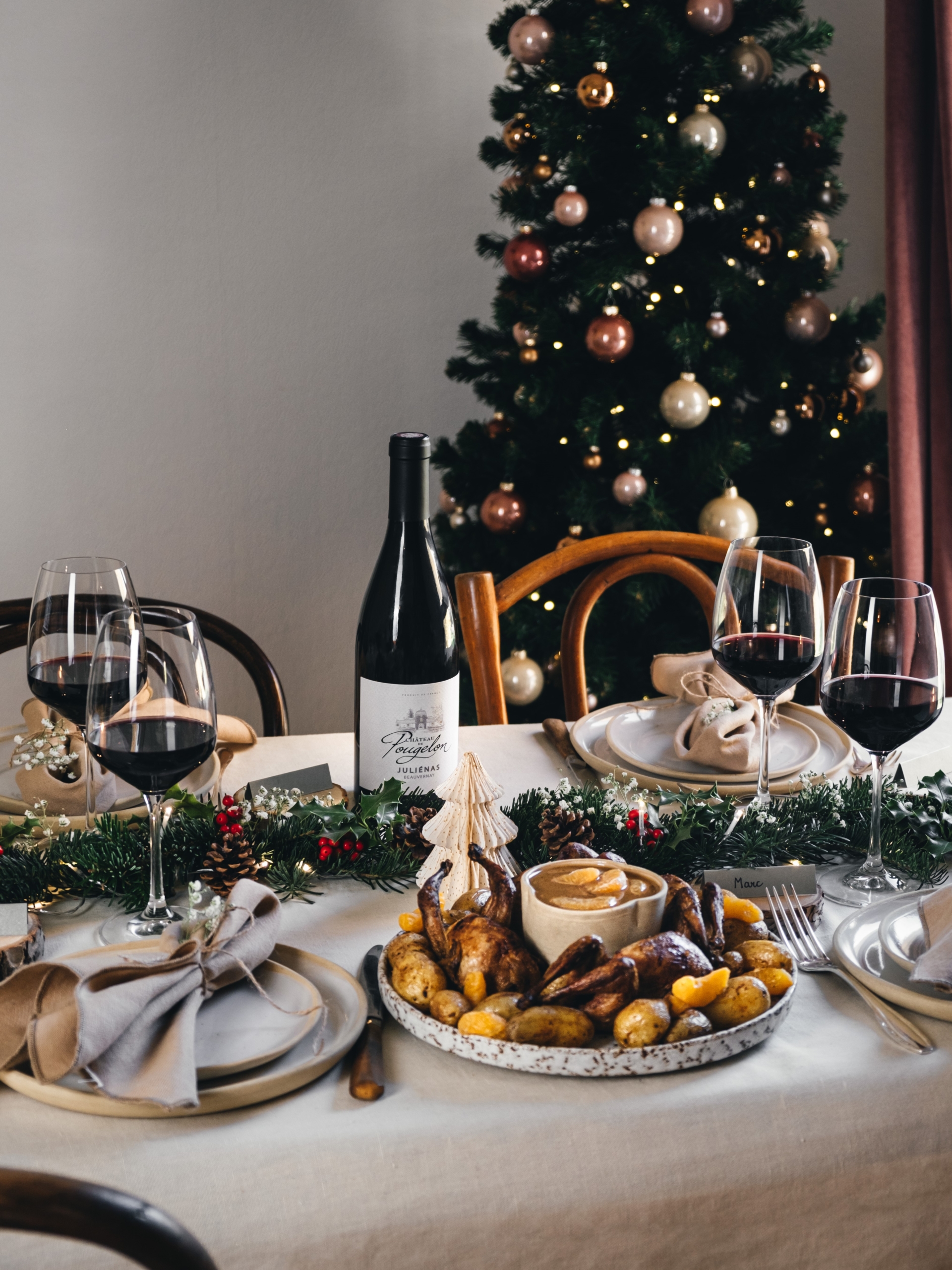 Repas de fêtes tout en Beaujolais : cailles rôties aux clémentines et aux épices, pommes de terre grenailles, Juliénas